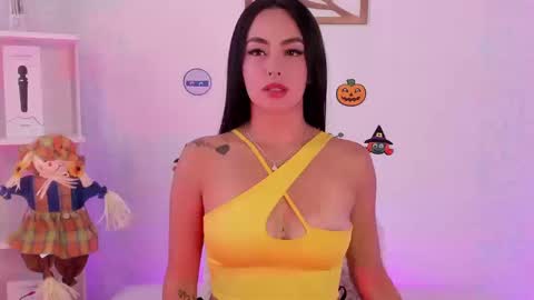 Snapshot of evaritz__ chatting on 11.01.25 EVARITZ online show from 11.01.25