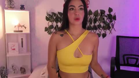 Snapshot of evaritz__ chatting on 11.23.25 EVARITZ online show from 11.23.25