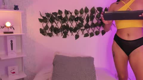 Snapshot of evaritz__ chatting on 02.06.26 EVARITZ online show from 02.06.26