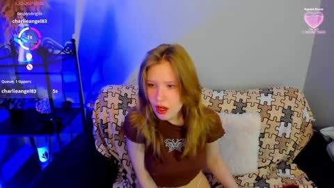 Snapshot of evastevs chatting on 12.29.24 Eva online show from 12.29.24