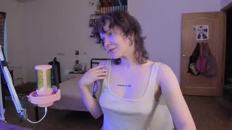 Snapshot of evathority chatting on 10.03.25 online show from 10.03.25