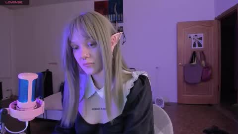 Snapshot of evathority chatting on 11.11.25 online show from 11.11.25