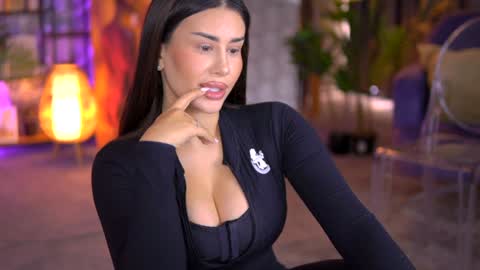Snapshot of evazane chatting on 01.09.25 Eva online show from 01.09.25