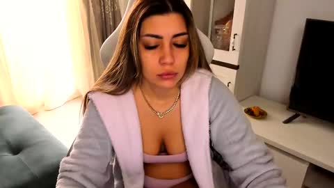 eveeevian online show from 02.12.25