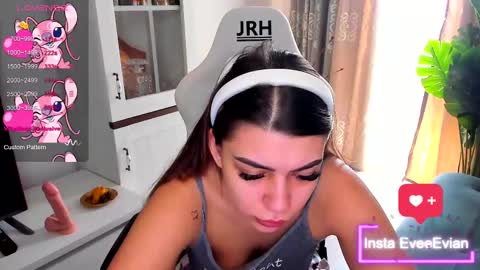 eveeevian online show from 03.10.25