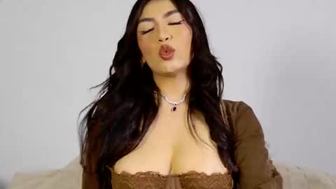 Kissed by an angel  IG evee  lyn20 online show from 04.26.26