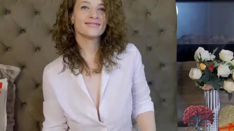 Snapshot of evehamilton chatting on 02.15.25 EveHamilton online show from 02.15.25