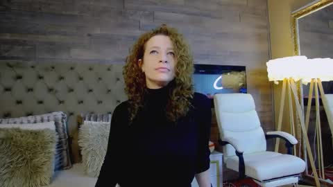 Snapshot of evehamilton chatting on 02.26.25 EveHamilton online show from 02.26.25