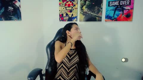 Snapshot of evelin_shy chatting on 12.15.24 Evelin online show from 12.15.24