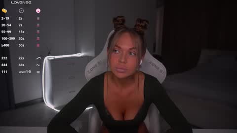 Evelina online show from 10.26.25