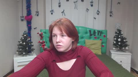 Snapshot of evelinaredfox chatting on 12.16.25 EvelinaRedfox online show from 12.16.25