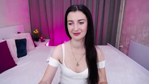 Snapshot of evelingills chatting on 09.15.25 Evelin online show from 09.15.25