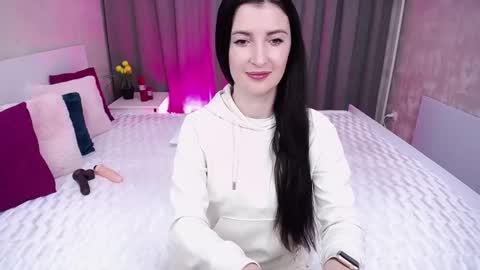 Snapshot of evelingills chatting on 09.29.25 Evelin online show from 09.29.25