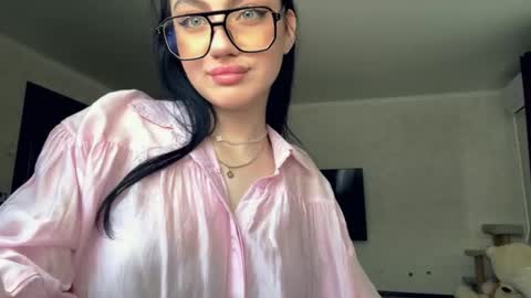 Snapshot of evelinkowski chatting on 02.19.26 Sofia online show from 02.19.26