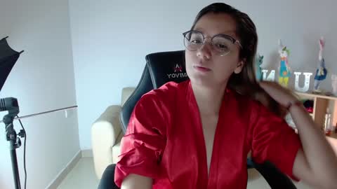 Evelyn online show from 12.04.24