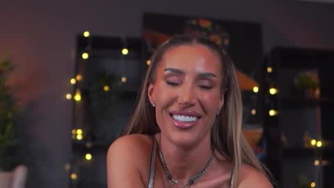 Evelyn online show from 02.03.26