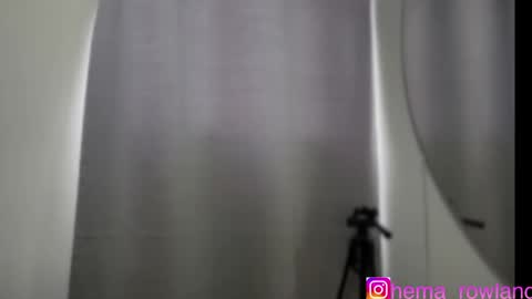 E V E L Y N  online show from 01.06.25