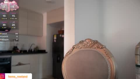 E V E L Y N  online show from 02.06.25