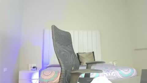 evelyn_jones__ online show from 09.09.25