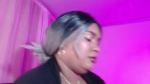 Evelyn Sandoval online show from 02.03.26