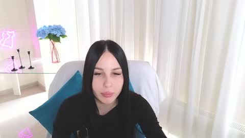 Snapshot of evelynanux chatting on 11.17.25 Evelyn online show from 11.17.25