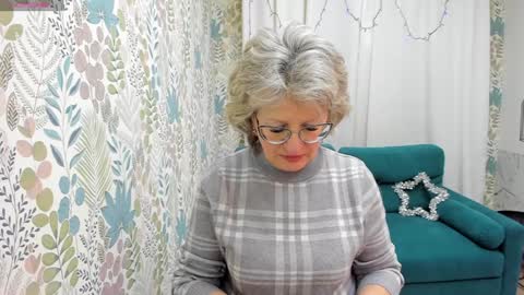 Evelyn online show from 01.04.25