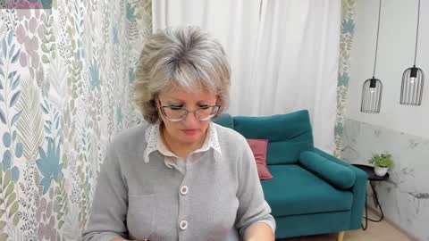 Evelyn online show from 02.03.25