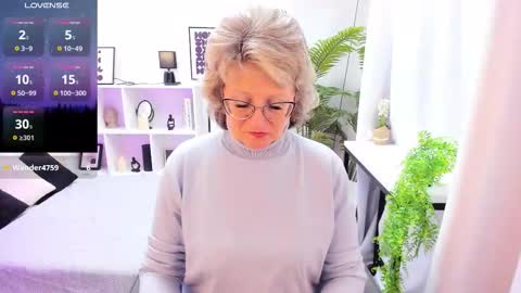 Evelyn online show from 11.05.25