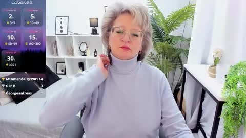 Evelyn online show from 11.26.25