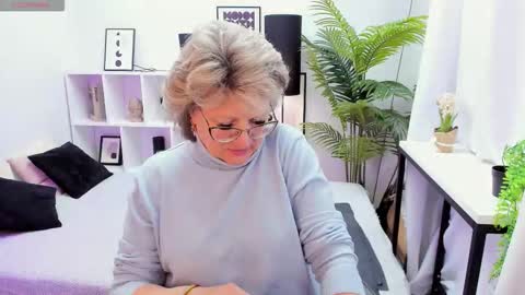 Evelyn online show from 12.01.25