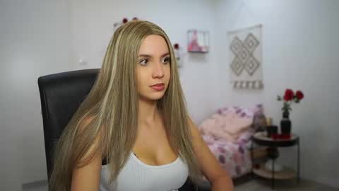 Snapshot of evelyncage_ chatting on 10.12.25 evelyncage_ online show from 10.12.25
