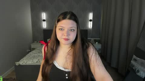 Evelyne Loo online show from 04.11.26