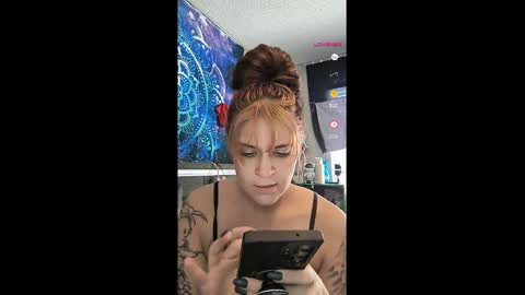 Snapshot of everleighlux chatting on 03.06.25 Aly online show from 03.06.25