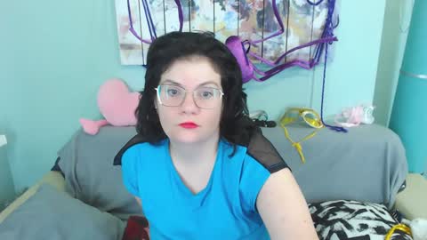 Snapshot of everly_rays chatting on 12.10.24 Everly online show from 12.10.24