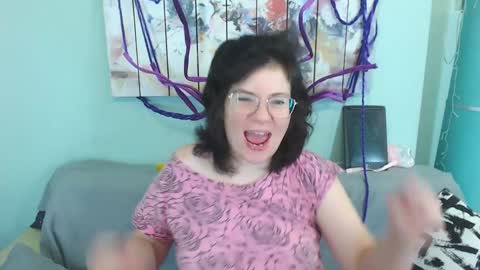 Snapshot of everly_rays chatting on 12.24.24 Everly online show from 12.24.24