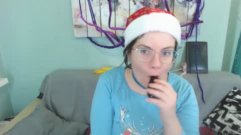 Snapshot of everly_rays chatting on 12.25.24 Everly online show from 12.25.24