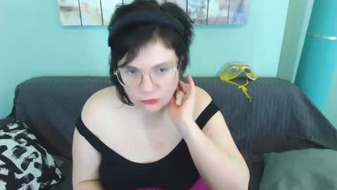 Snapshot of everly_rays chatting on 02.18.25 Everly online show from 02.18.25