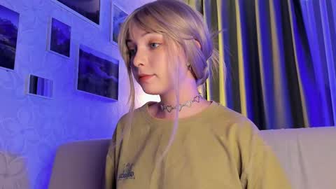 Snapshot of eves_eyes chatting on 09.11.25 Forget me not eve on CB online show from 09.11.25