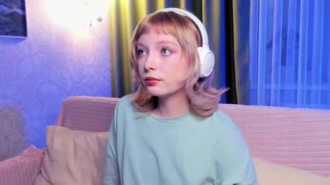 Snapshot of eves_eyes chatting on 10.21.25 Forget me not eve on CB online show from 10.21.25