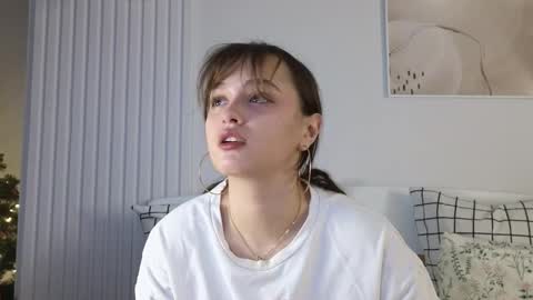 evi_woow online show from 12.18.24