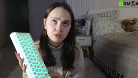 evi_woow online show from 02.21.25