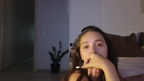evi_woow online show from 09.15.25