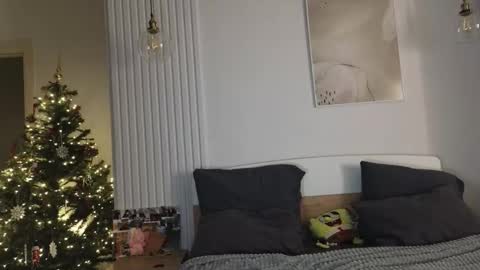 evi_woow online show from 12.13.25