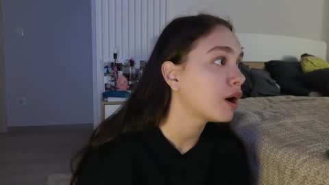 evi_woow online show from 04.15.26