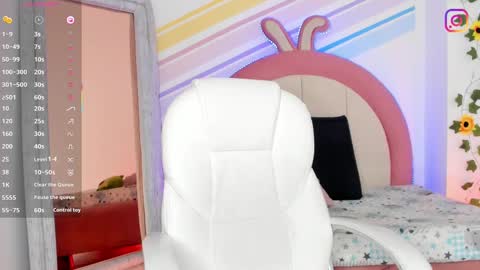 Snapshot of evie_clark_ chatting on 02.12.25 My name is Evie nice to meet you really get to know me better private is open online show from 02.12.25