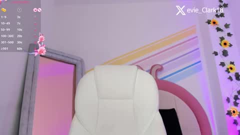 Snapshot of evie_clark_ chatting on 03.07.25 My name is Evie nice to meet you really get to know me better private is open online show from 03.07.25