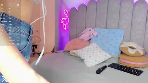 Snapshot of evie_clark_ chatting on 11.17.25 My name is Evie nice to meet you really get to know me better private is open online show from 11.17.25