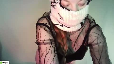 Snapshot of evie_muna chatting on 05.12.26 Renesme White Im here from Monday to Friday online show from 05.12.26