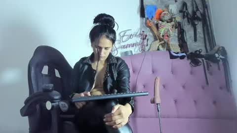 Snapshot of evil_sammy chatting on 11.18.25 Mistress Sammy online show from 11.18.25