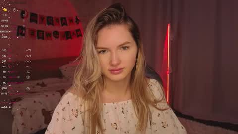 Snapshot of evilyn_next_door chatting on 11.01.25 Evelyn online show from 11.01.25